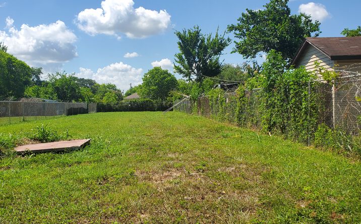 Pictures of Land property located at 5410 Phillips St, Texas City, TX 77591 for sales - image #1