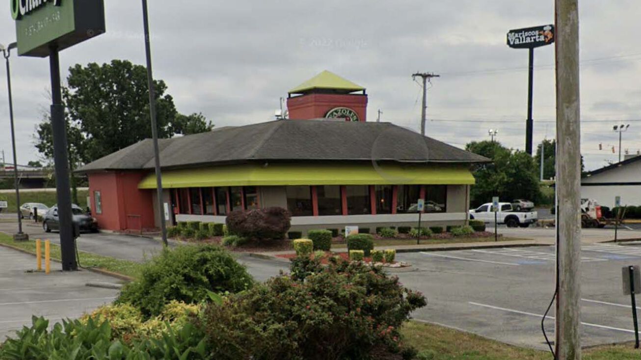 2332 Shallowford Village Dr, Chattanooga, TN 37421