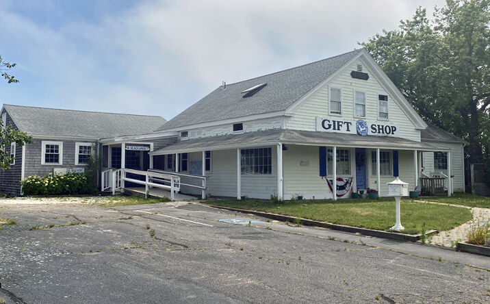 Pictures of Retail property located at 16 Seaquanset Rd, Chatham, MA 02633 for comps - image #1