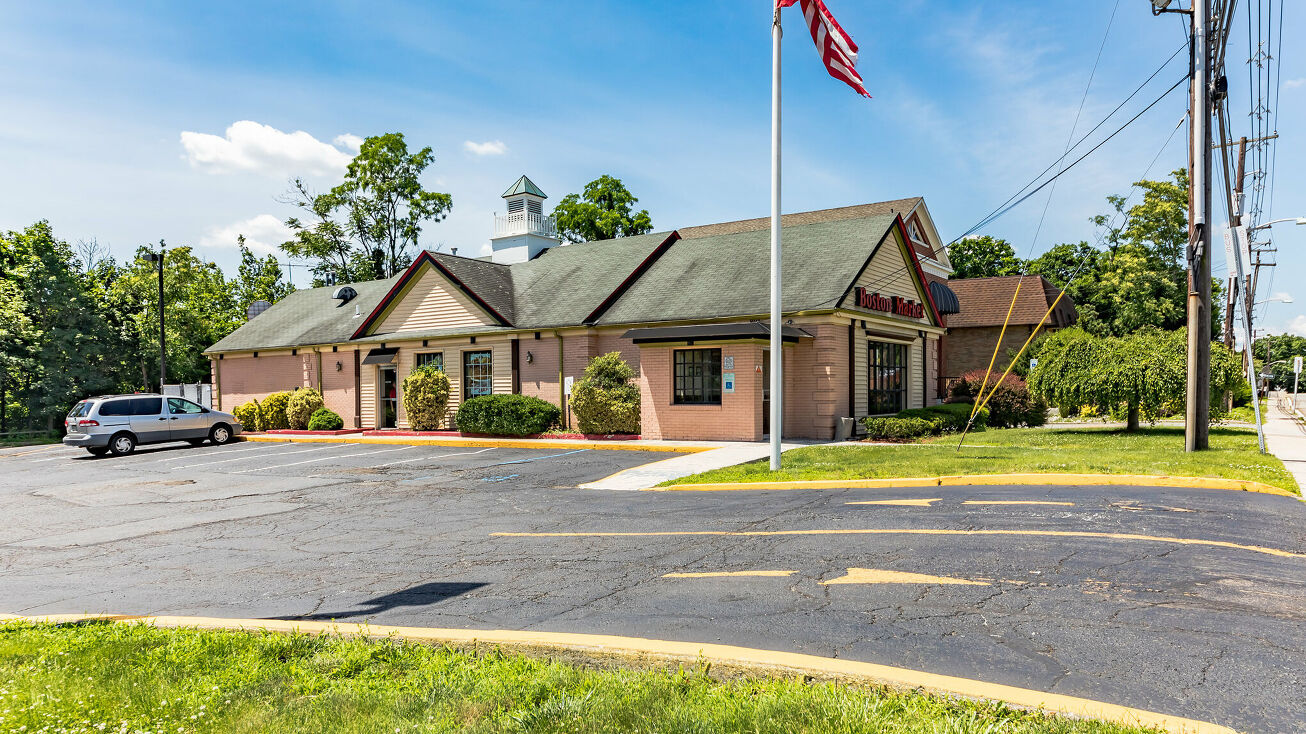 20 Wyckoff Ave, Waldwick, NJ 07463