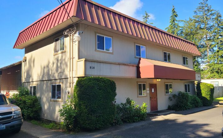 Pictures of Industrial property located at 816-818 99th St E, Tacoma, WA 98445 for sales - image #1