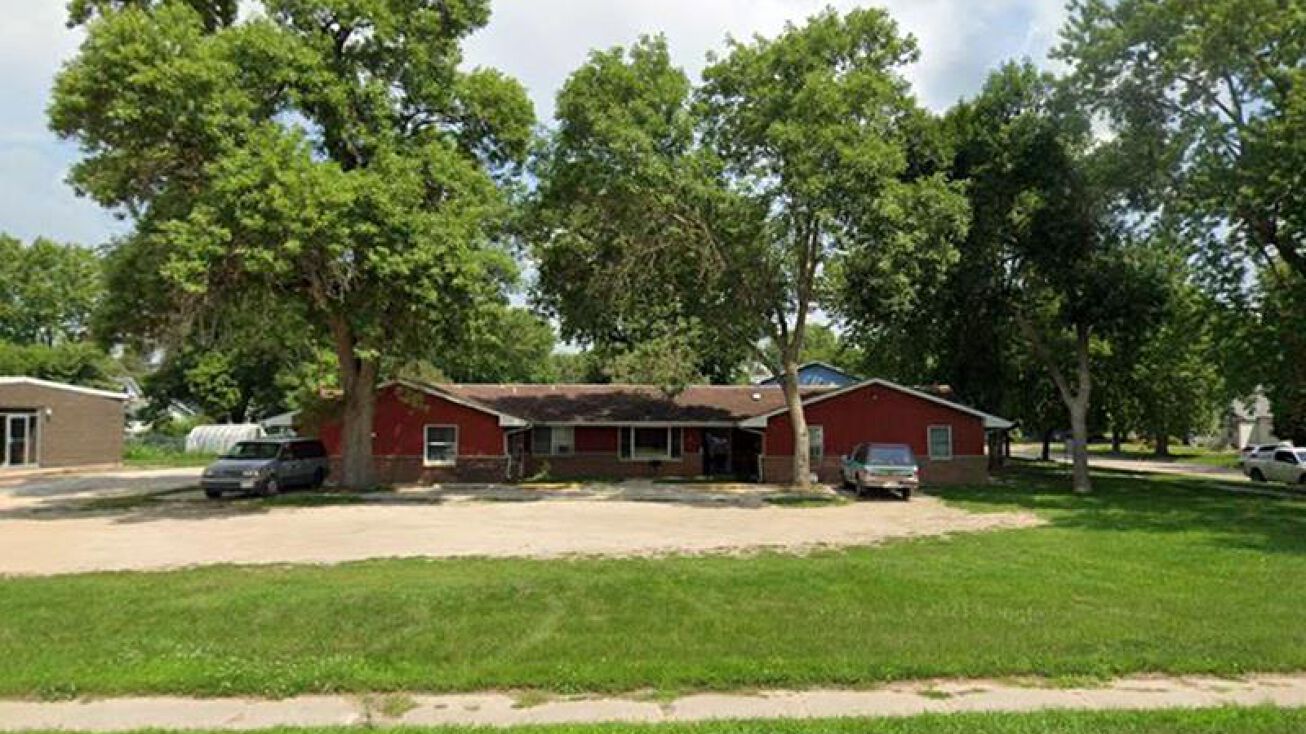 303 N 3rd St, Laurens, IA 50554