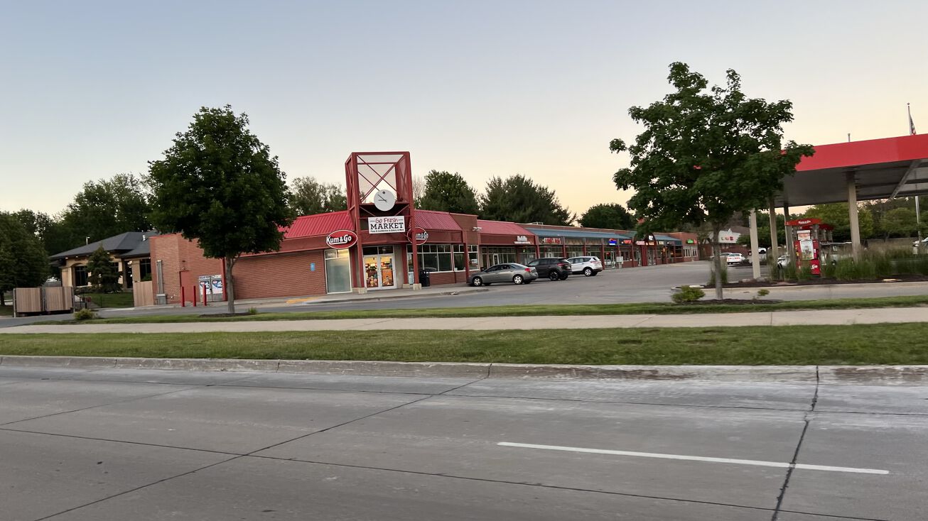 5717 Ashworth Rd, West Des Moines, IA 50266 Retail Property for Sale