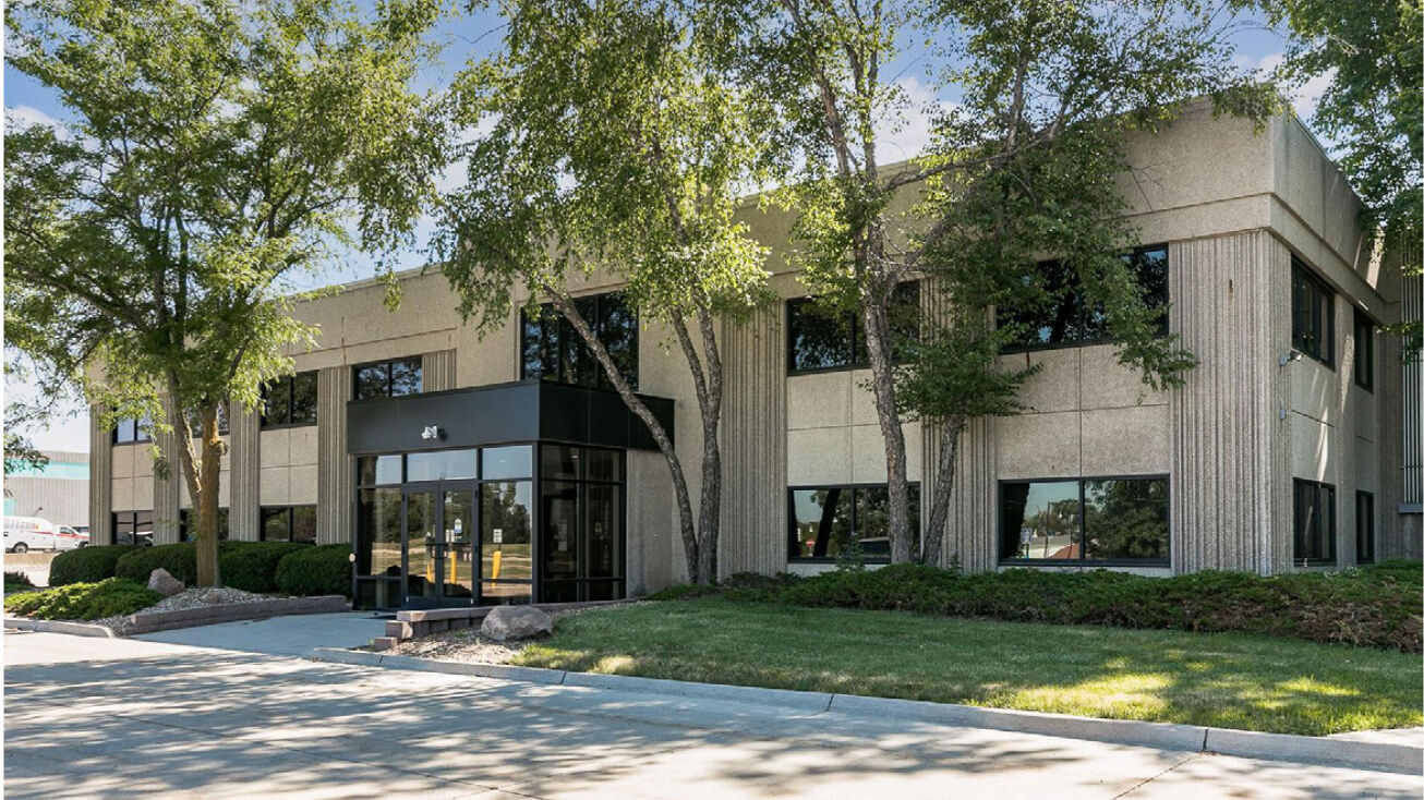 1 Parsons Dr, Hiawatha, IA 52233 Office Property for Sale 1 Parsons