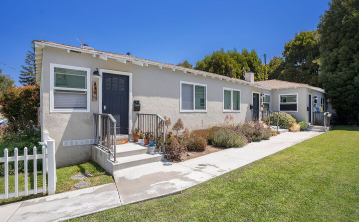 Pictures of Multifamily property located at 834 Penn St, El Segundo, CA 90245 for comps - image #1