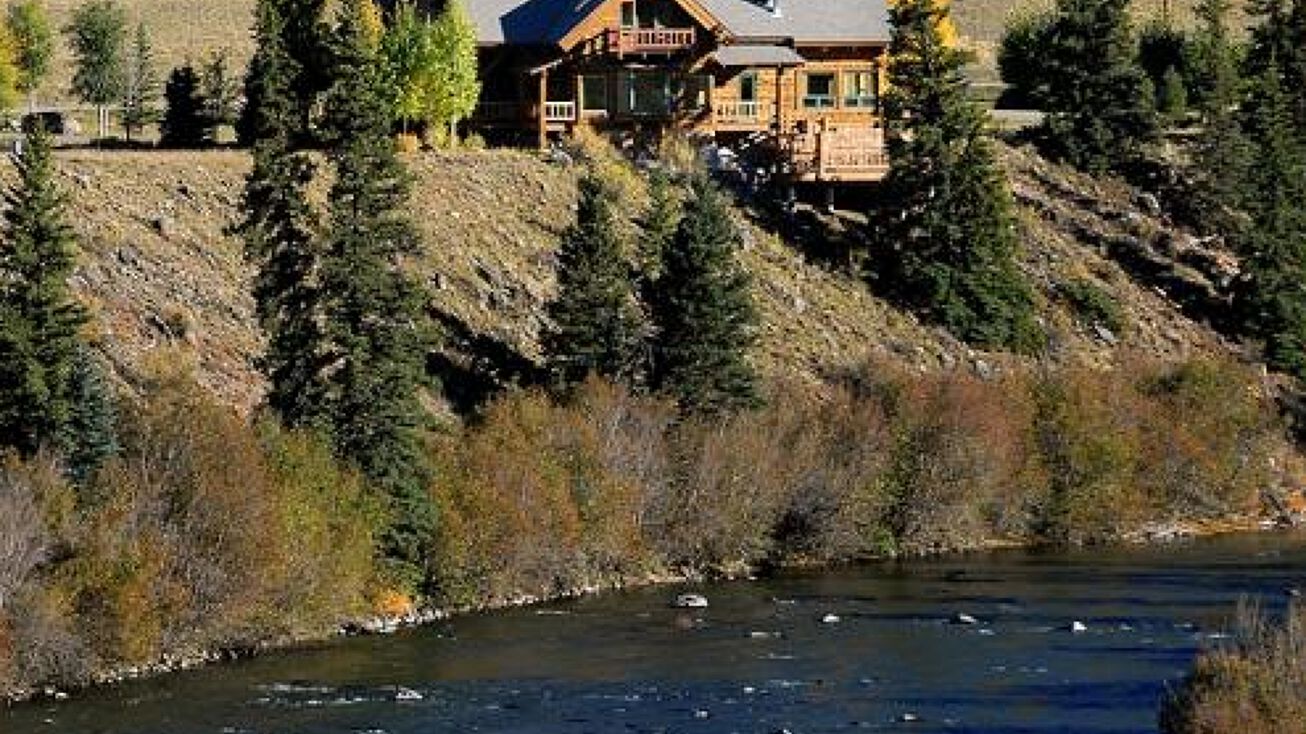 385 Hinshaw Dr, Creede, CO 81130