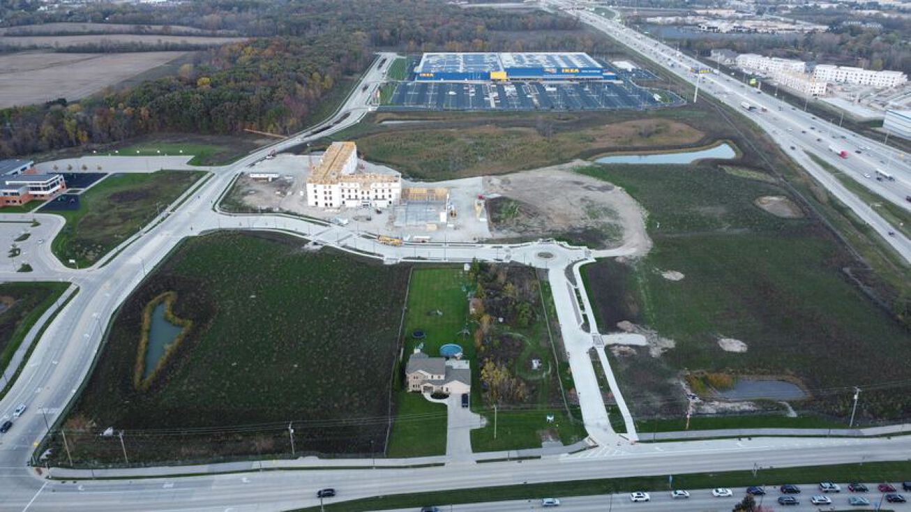 1820 W Drexel Ave, Oak Creek, WI 53154