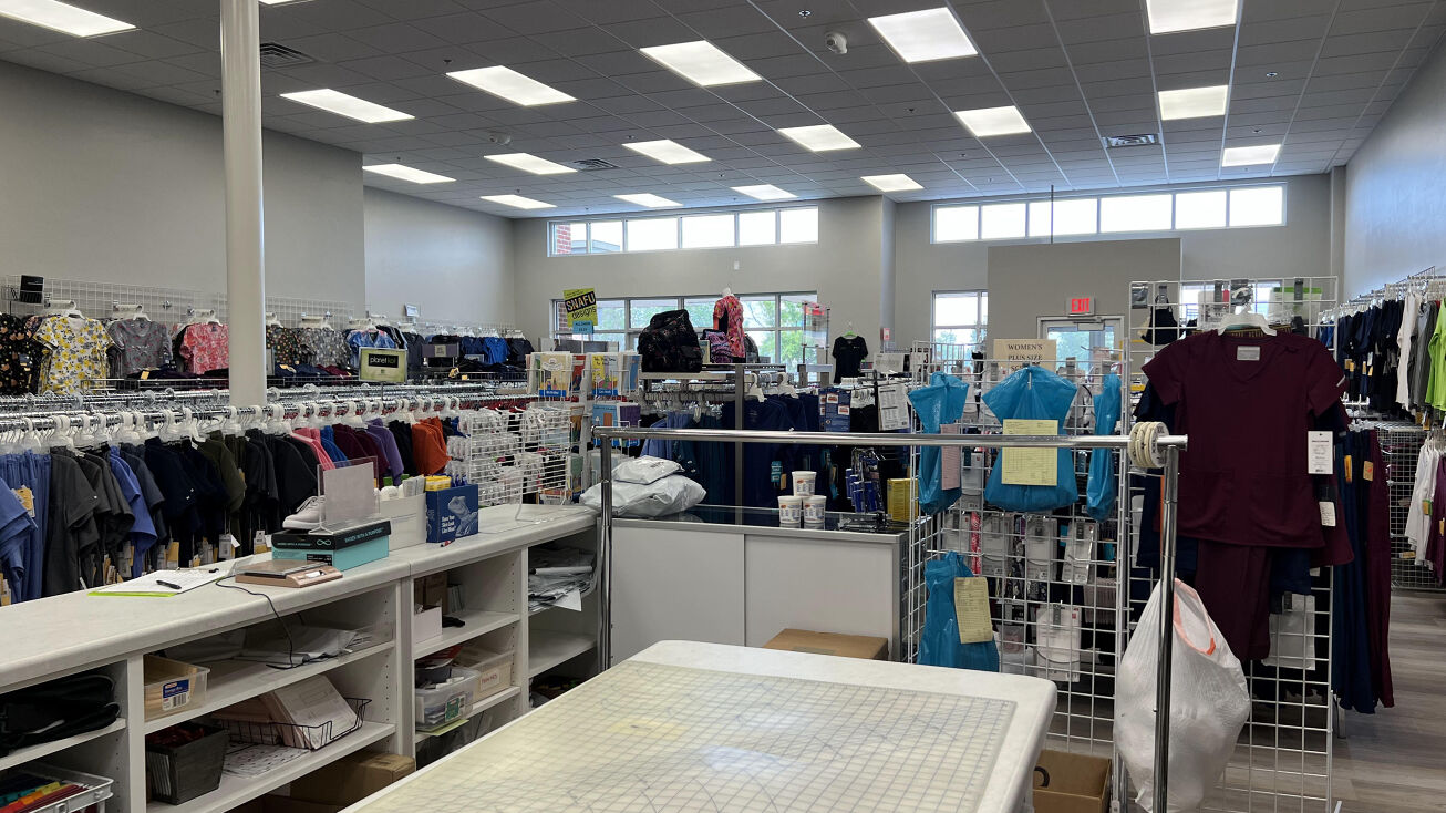 1671 Hoffman Rd, Green Bay, WI 54311