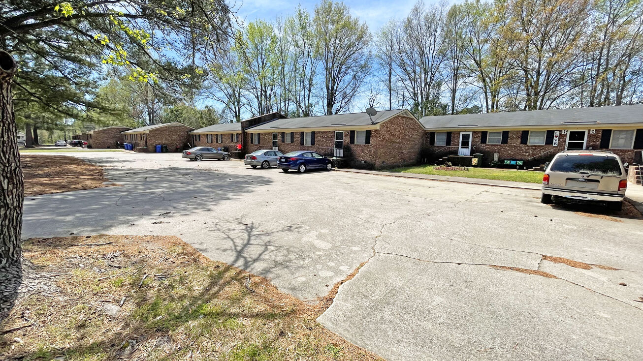 Pickett St SW, Wilson, NC 27893