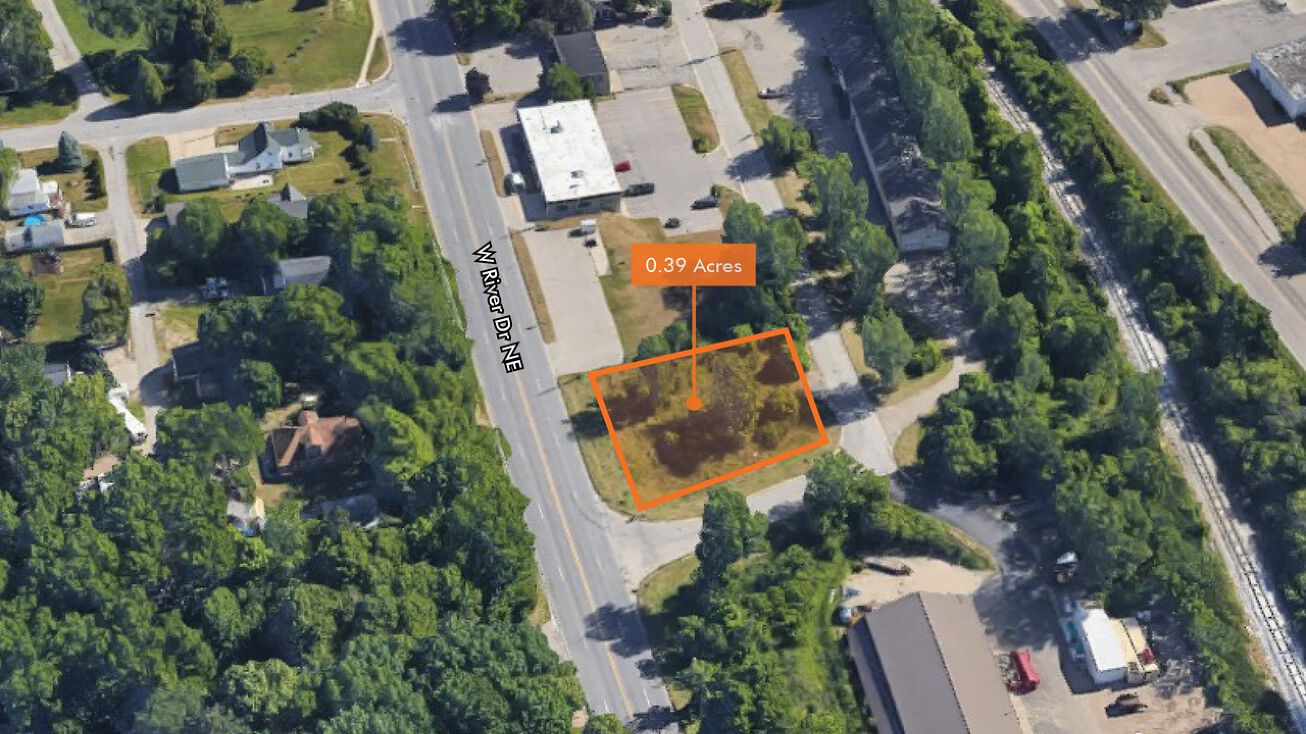 3700 W River Dr NE, Comstock Park, MI 49321