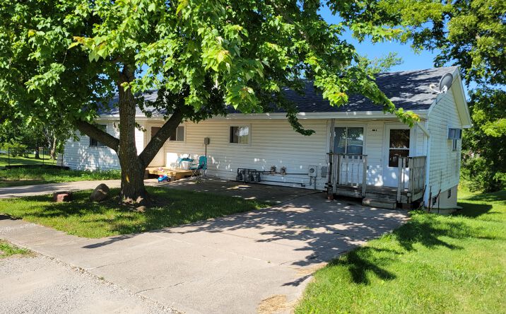 Pictures of Multifamily property located at 1204 SE Poplar St, Leon, IA 50144 for sales - image #1
