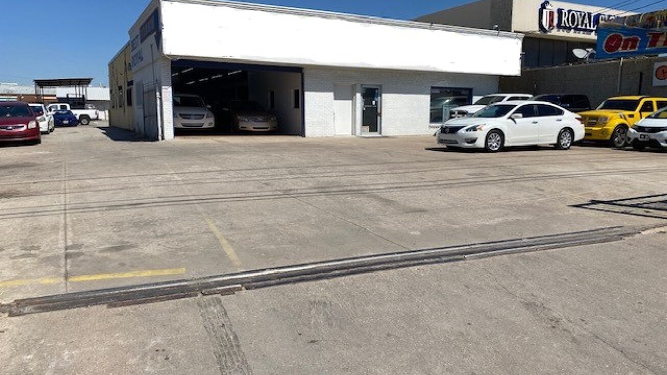 Pictures of Industrial property located at 2625 Royal Ln, Dallas, TX 75229 for sales - image #1