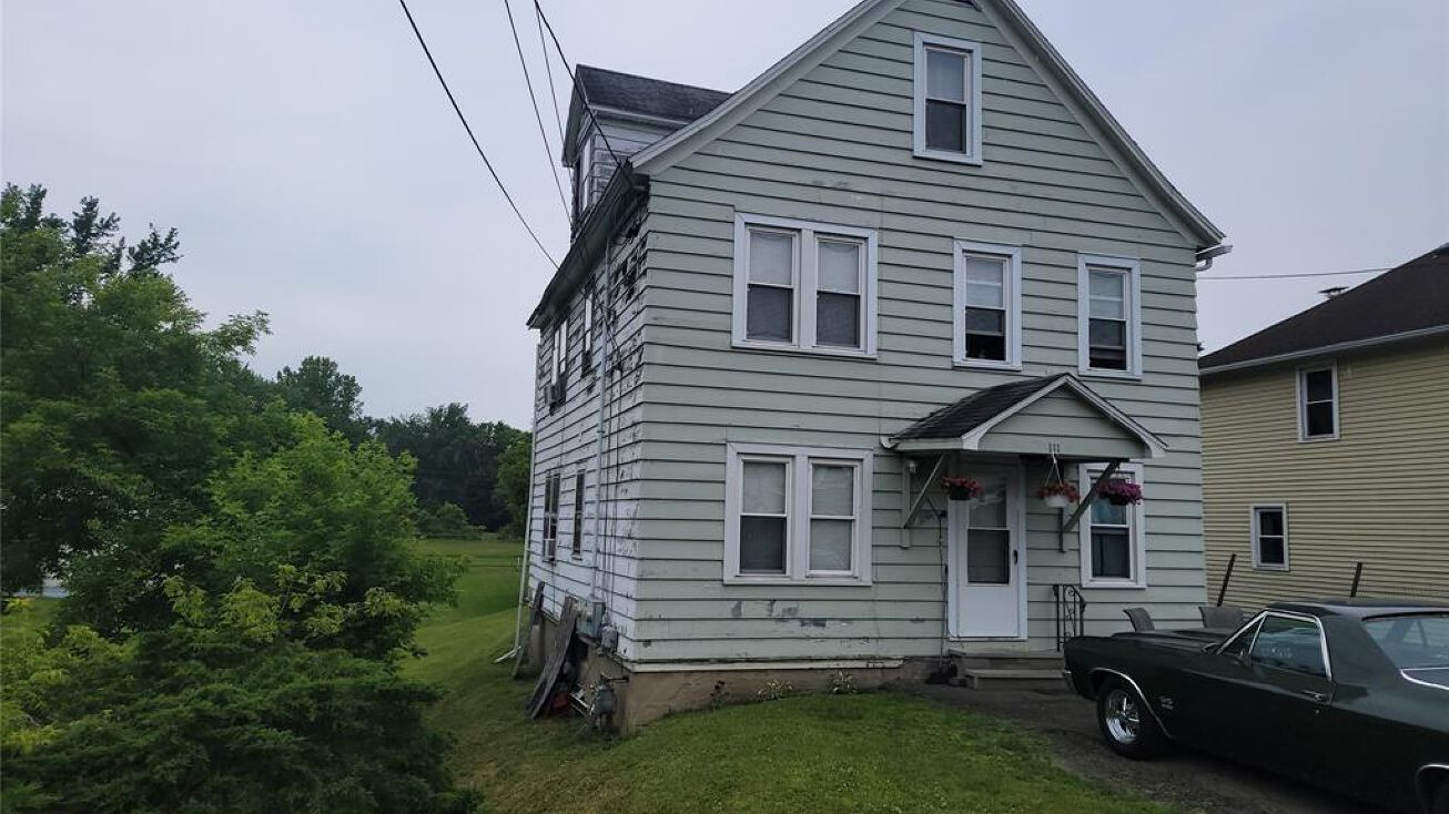 111 Carl St, Endicott, NY 13760