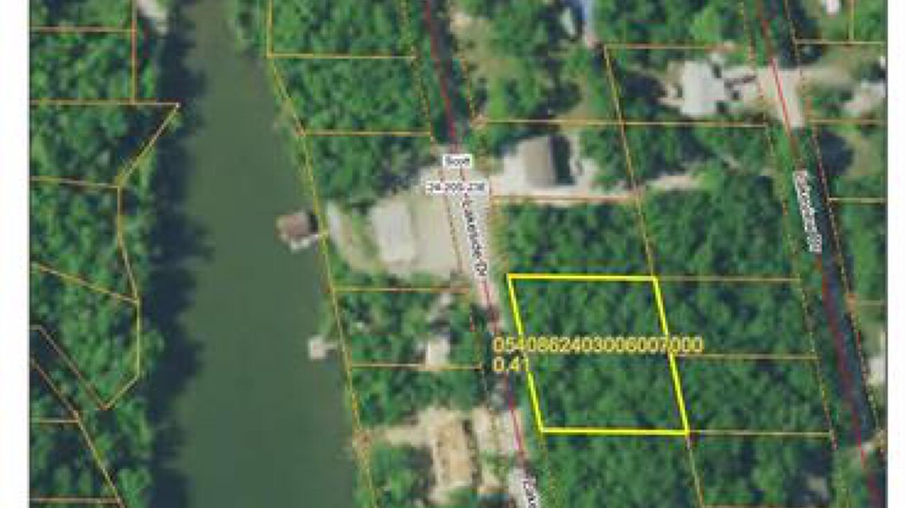 69 W Lakeside Circle, Lacygne, KS 66040