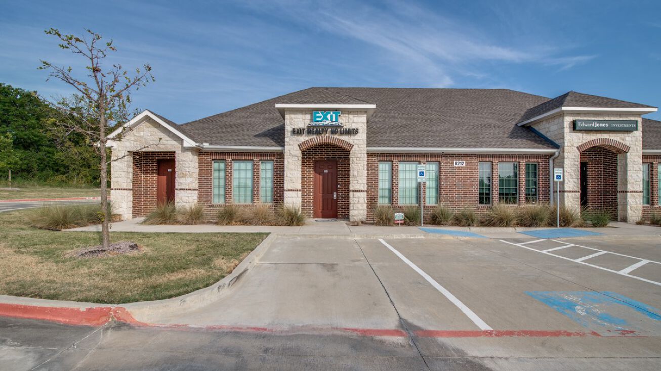 8212 Liberty Grove Rd, Rowlett, TX 75089