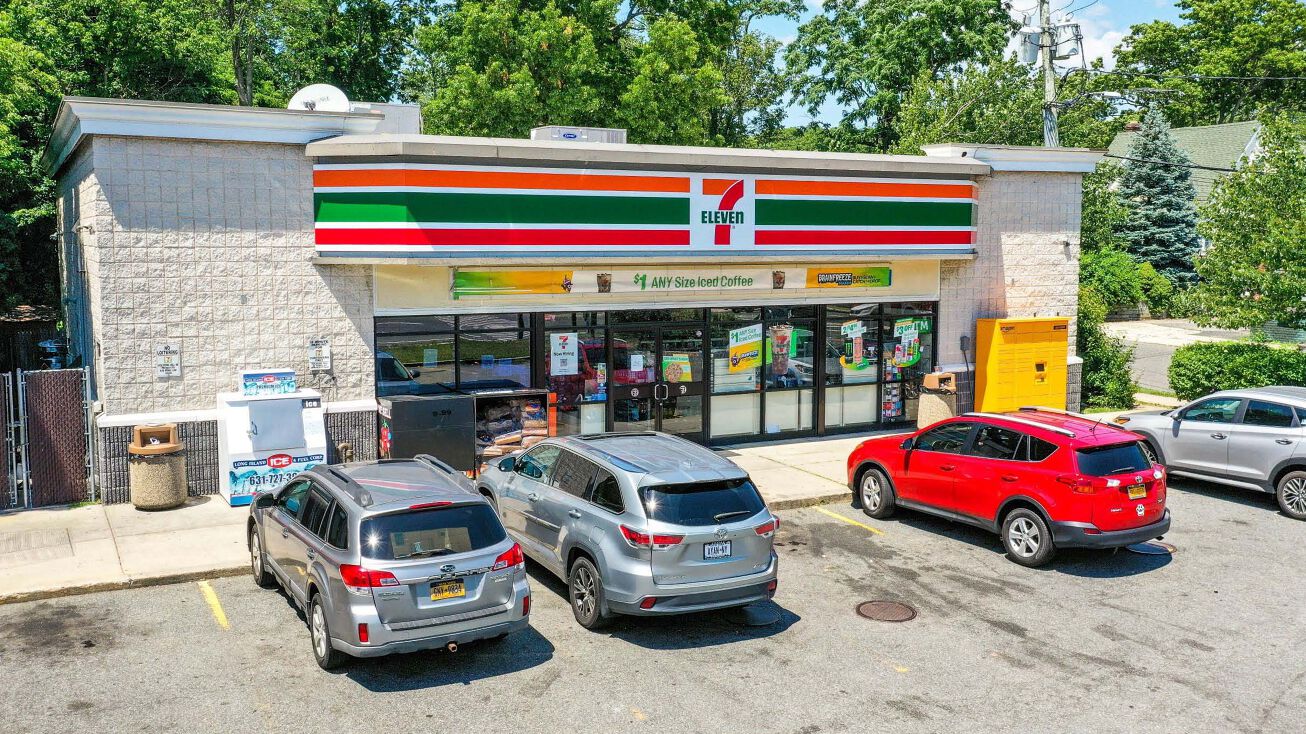 901 E Jericho Turnpike, Huntington Station, NY 11746