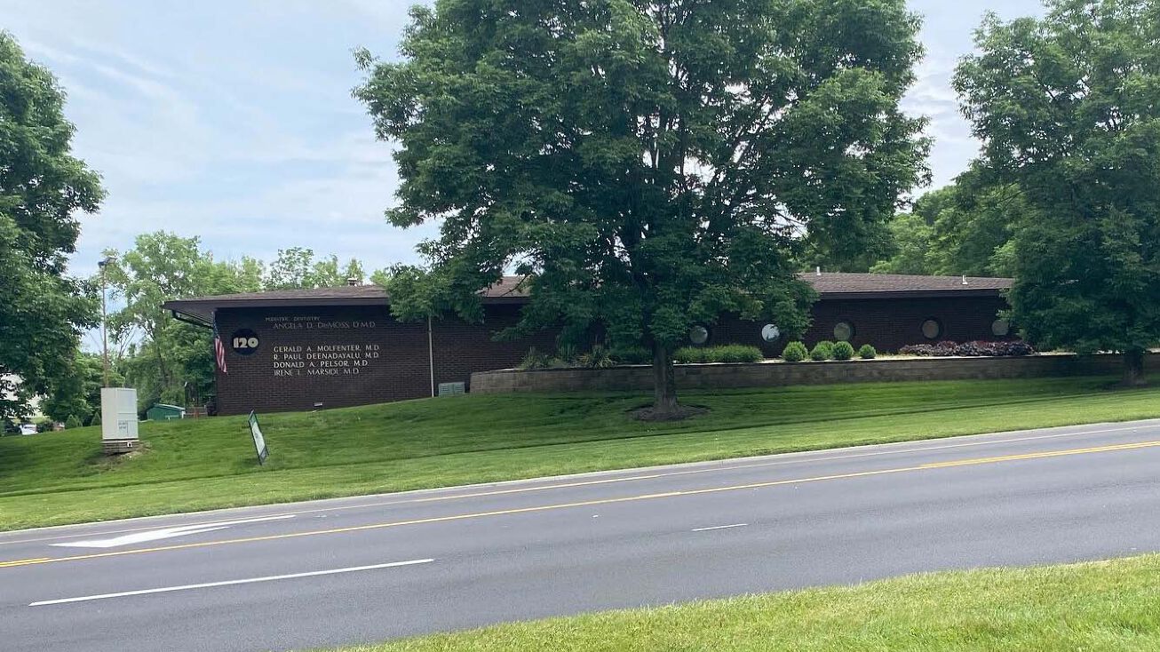 120 W Wenger Rd, Englewood, OH 45322