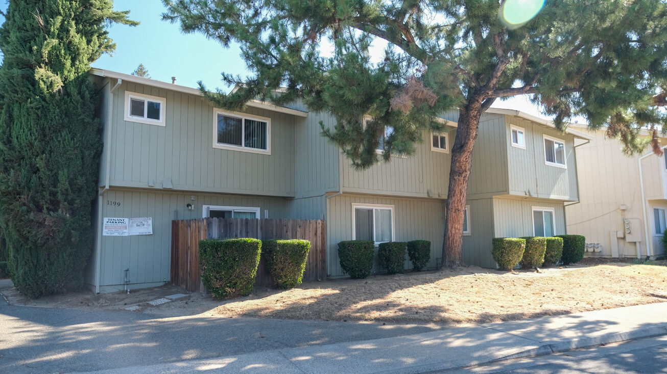 1199 Melton Dr, Yuba City, CA 95991