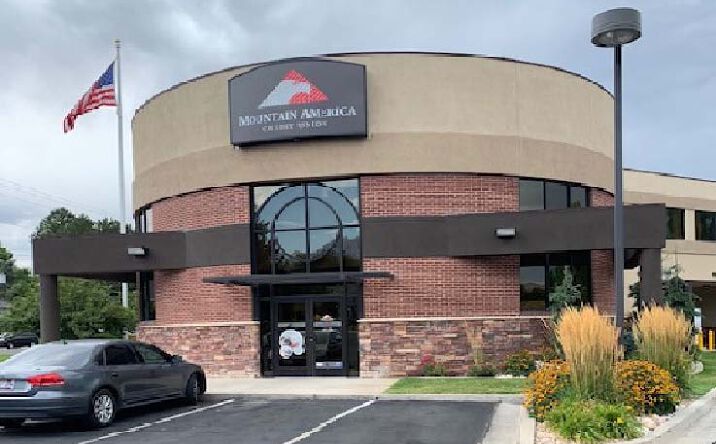 Pictures of Retail property located at 4900 Highland Dr, Holladay, UT 84117 for sales - image #1