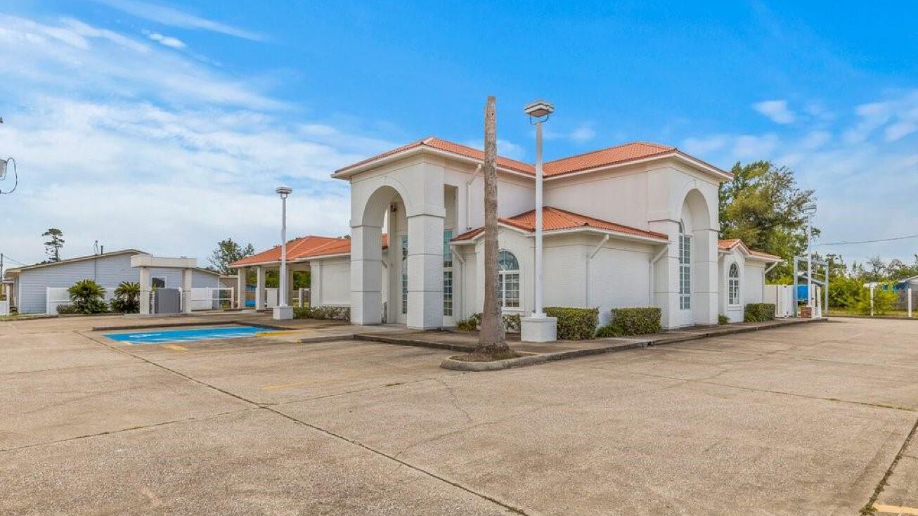 Sampson St, Westlake, LA 70669