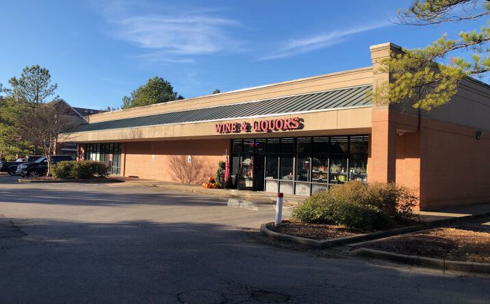 Pictures of Retail property located at 9330 Poplar Pike, Germantown, TN 38138 for comps - image #1