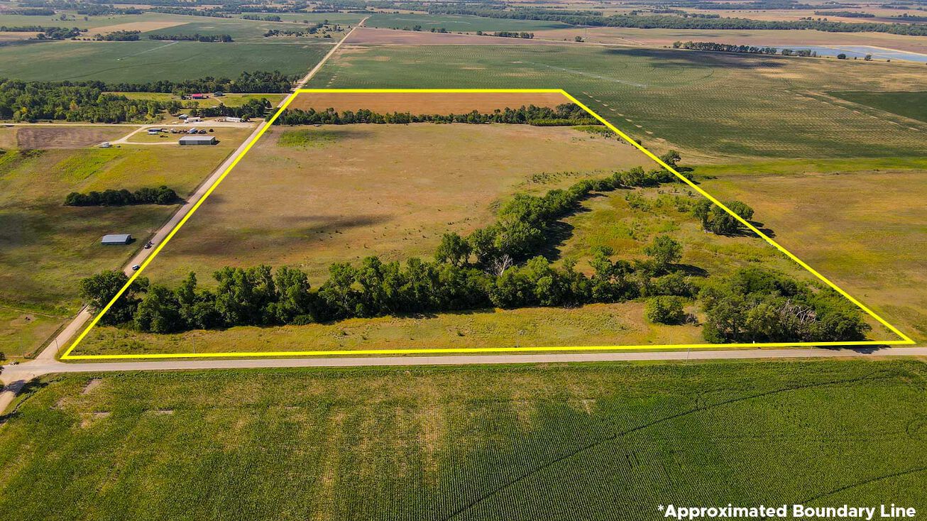 W 82nd Ave, Nickerson, KS 67561