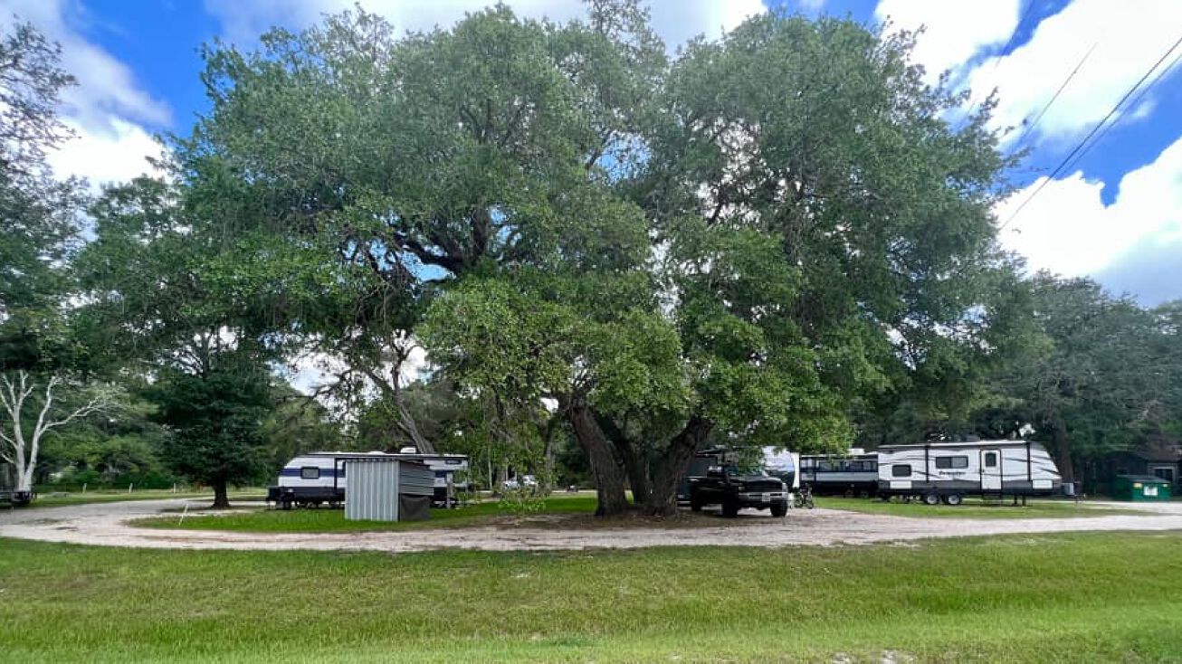 350 Cr 442 Old Texas Hwy 35, Blessing, TX 77419 Multifamily Property