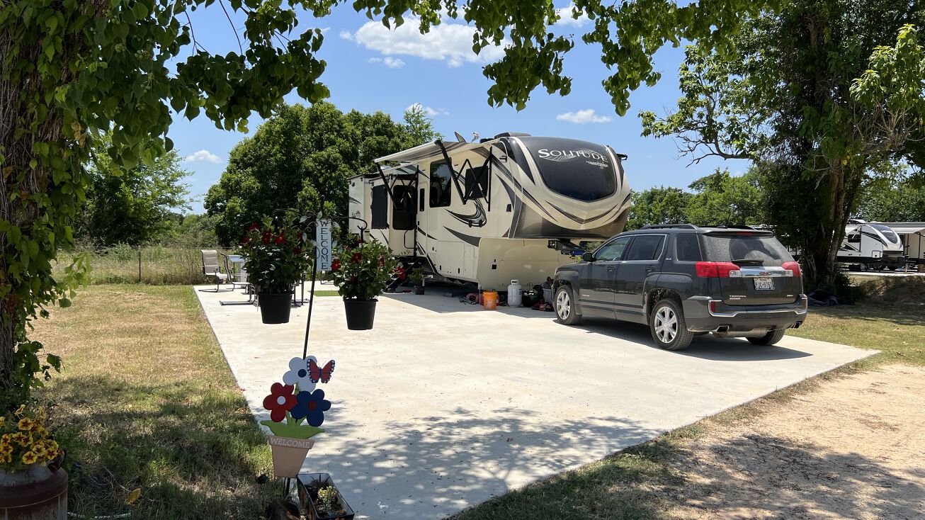 18092 TX105, Plantersville, TX 77363