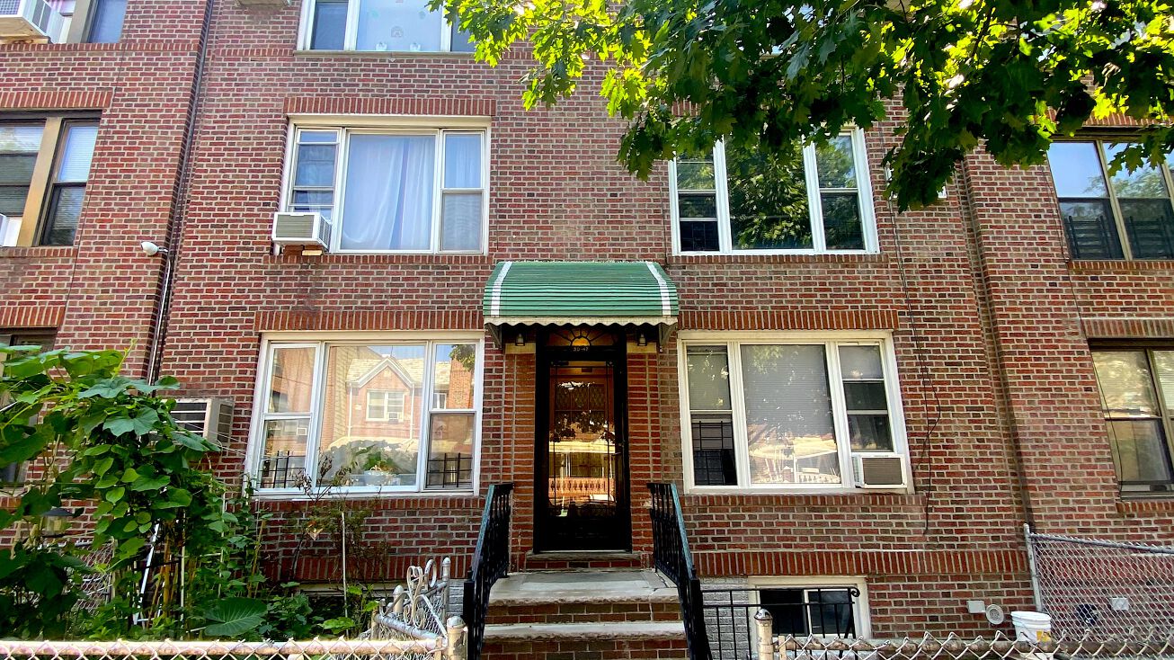 30-47 49th St, Queens, NY 11103 | Crexi.com