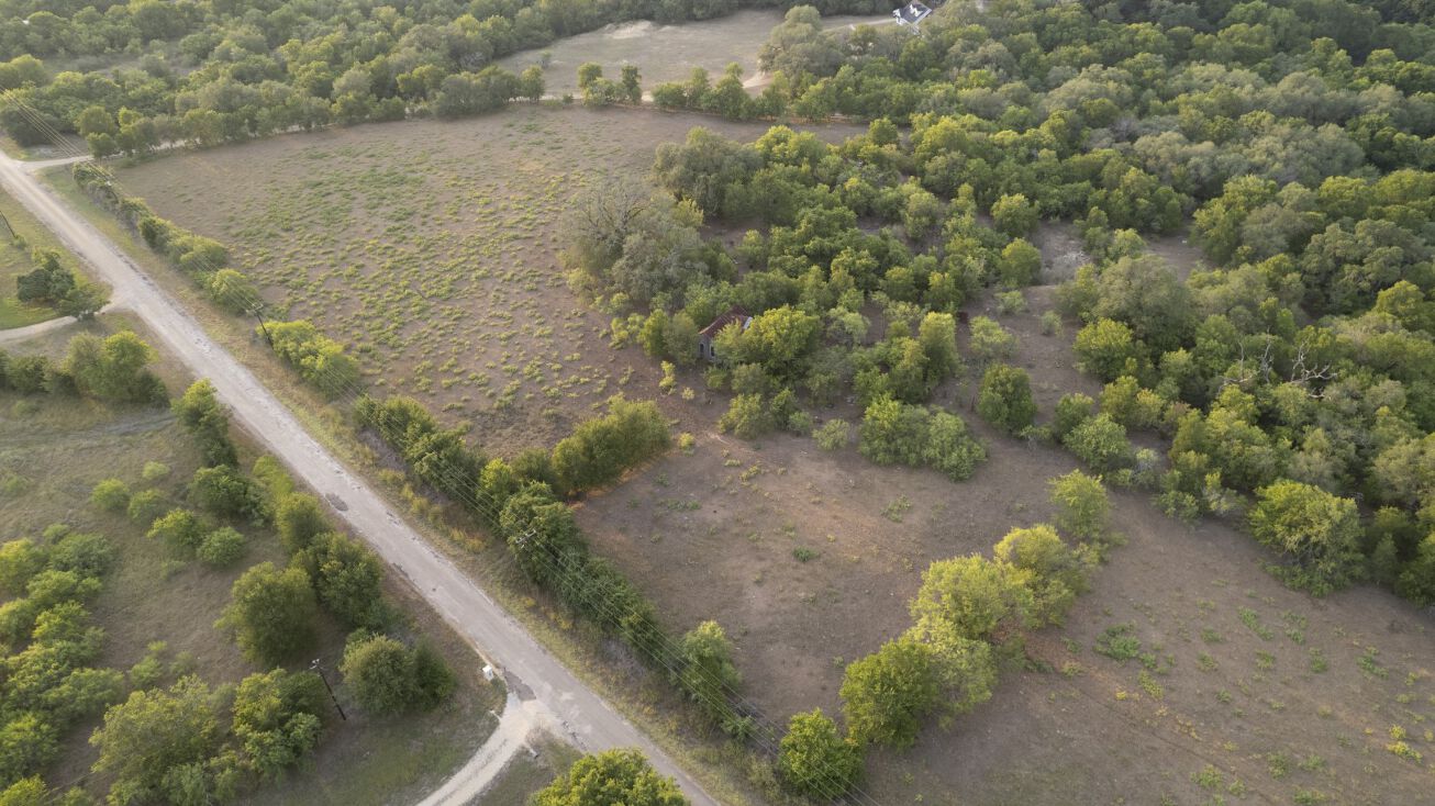 Seawillow Rd, Lockhart, TX 78644