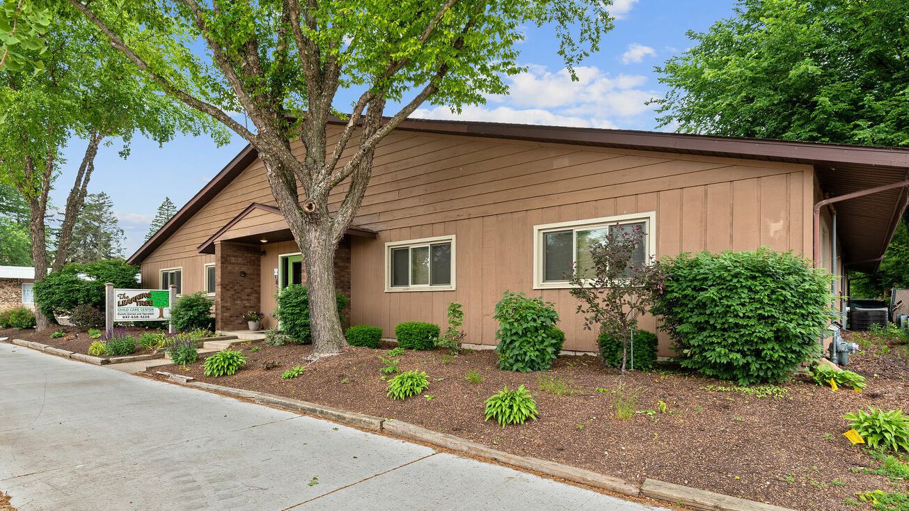 210 N Harrison St, Algonquin, IL 60102