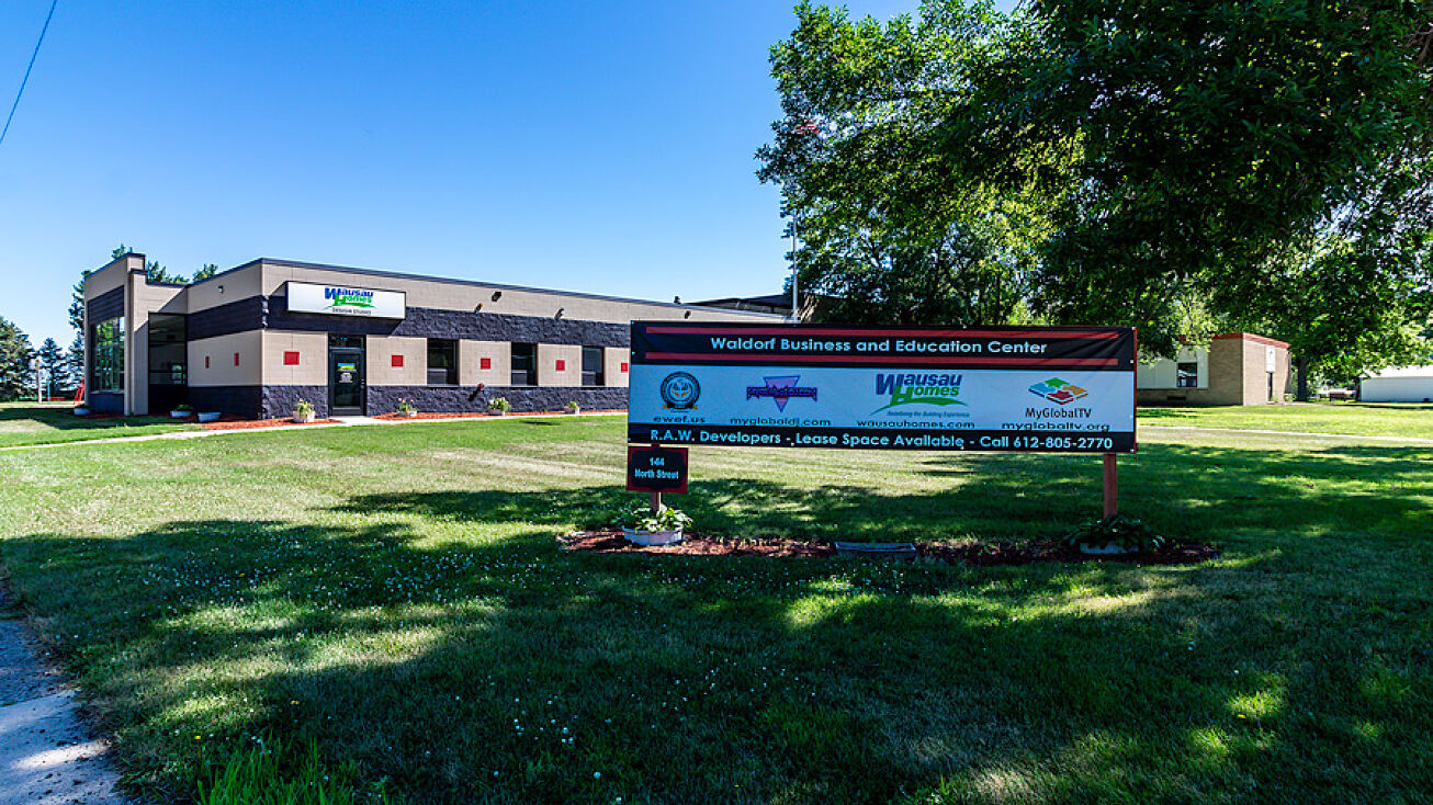 114 North St, Waldorf, MN 56091