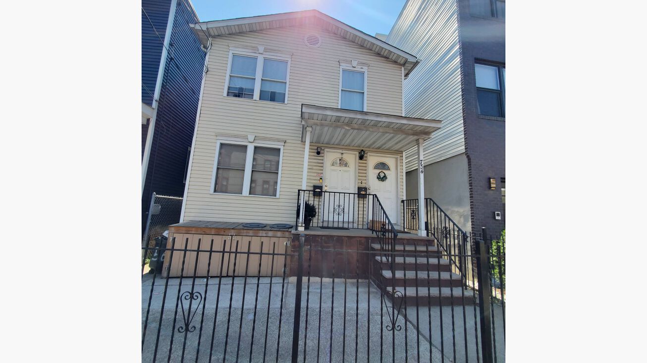 734 Garfield Ave, Jersey City, NJ 07305