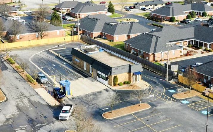 Pictures of Retail property located at 7603 Outer Loop, Louisville, KY 40228 for comps - image #1