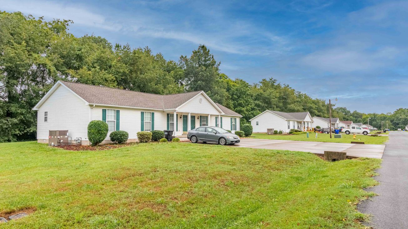 640 Forest Cir Dr, Franklin, KY 42134