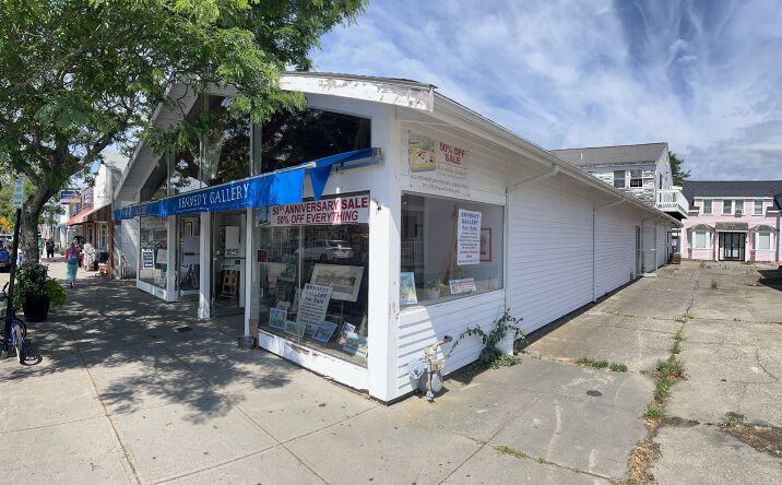 Pictures of Retail, Mixed Use property located at 574 Main St, Barnstable, MA 02601 for comps - image #1