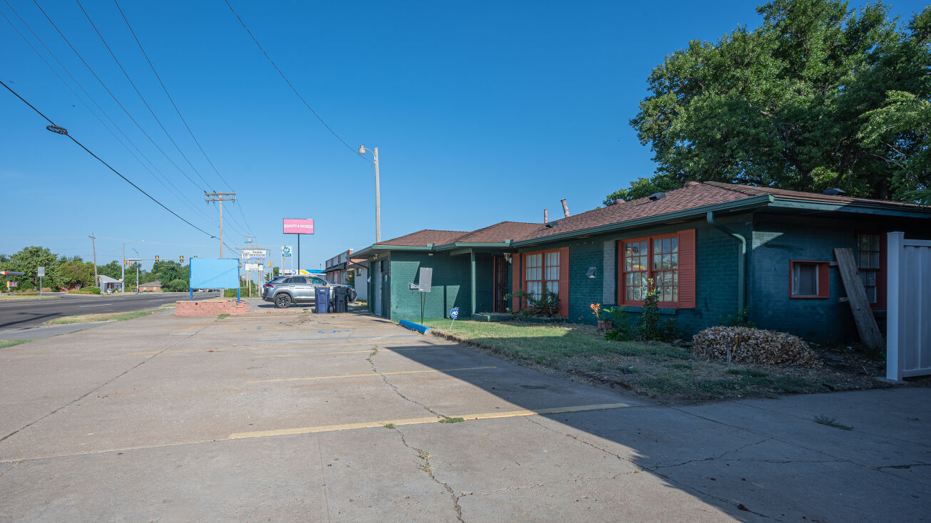 1425 W Britton Rd, Oklahoma City, OK 73114 Retail Property for Sale