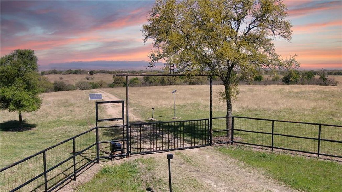 9606 FM 20, Seguin, TX 78155