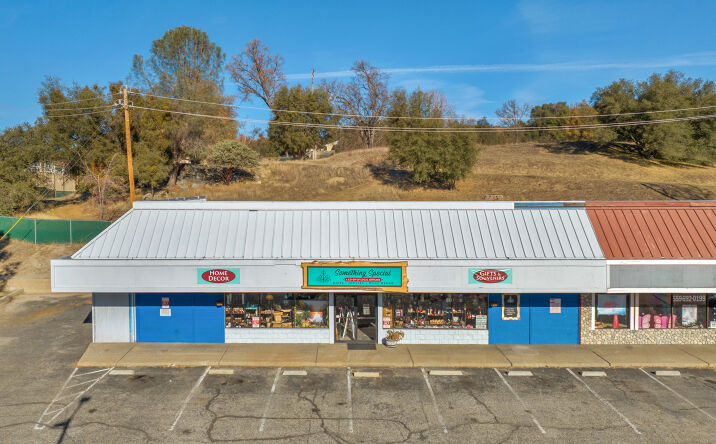 Pictures of Retail property located at 40120 CA-41, Oakhurst, CA 93644 for sales - image #1