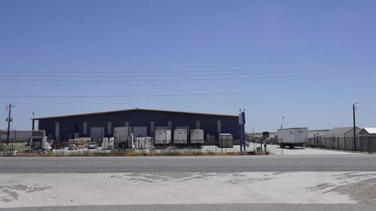 15713 US83, Laredo, TX 78045