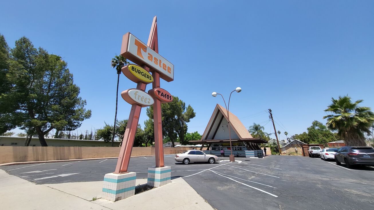 168 E 4th St, Perris, CA 92570