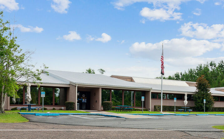 Pictures of Office property located at 4970 US-90, Malone, FL 32445 for comps - image #1