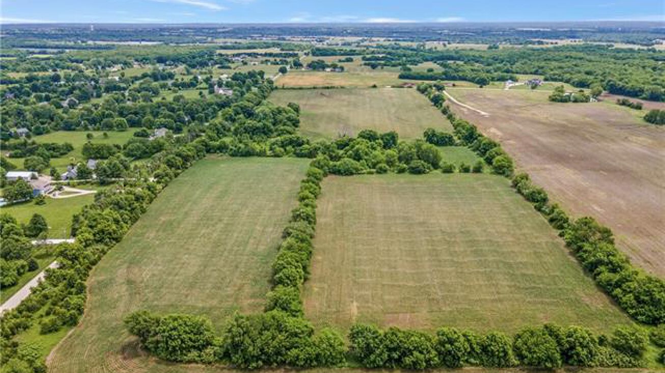 W 215th Street, Bucyrus, KS 66013