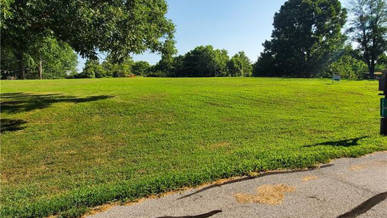 NW Porter Road, Parkville, MO 64152