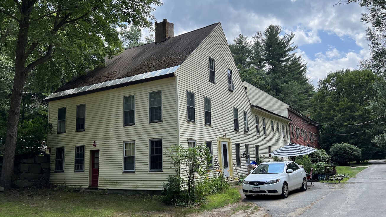 97 Groton St, Pepperell, MA 01463