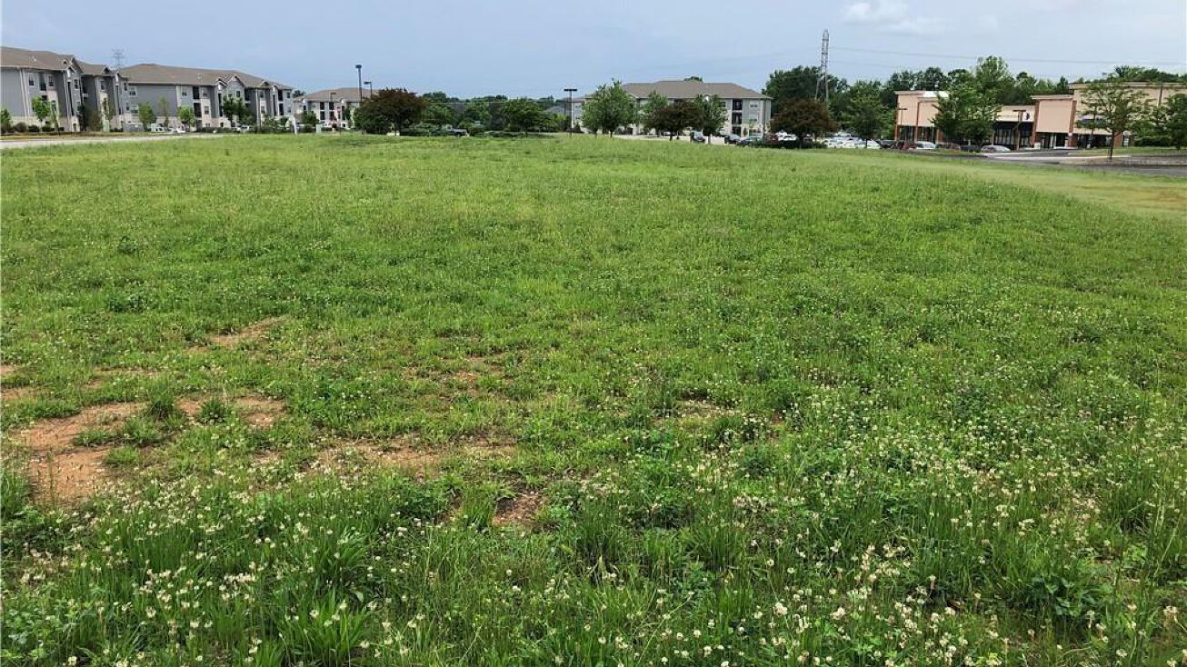 Peach Blossom Dr, Jeffersonville, IN 47130