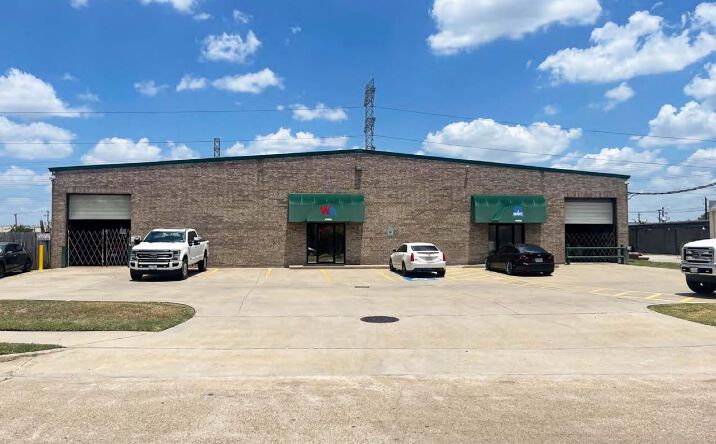 Pictures of Industrial property located at 4748- 4750  Sherwood Ln, Houston, TX 77092 for comps - image #1
