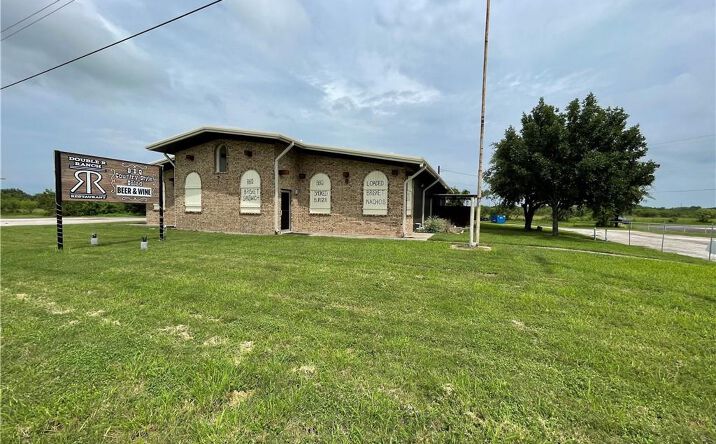 Pictures of Retail property located at 1002 Victoria Rd, Refugio, TX 78377 for sales - image #1