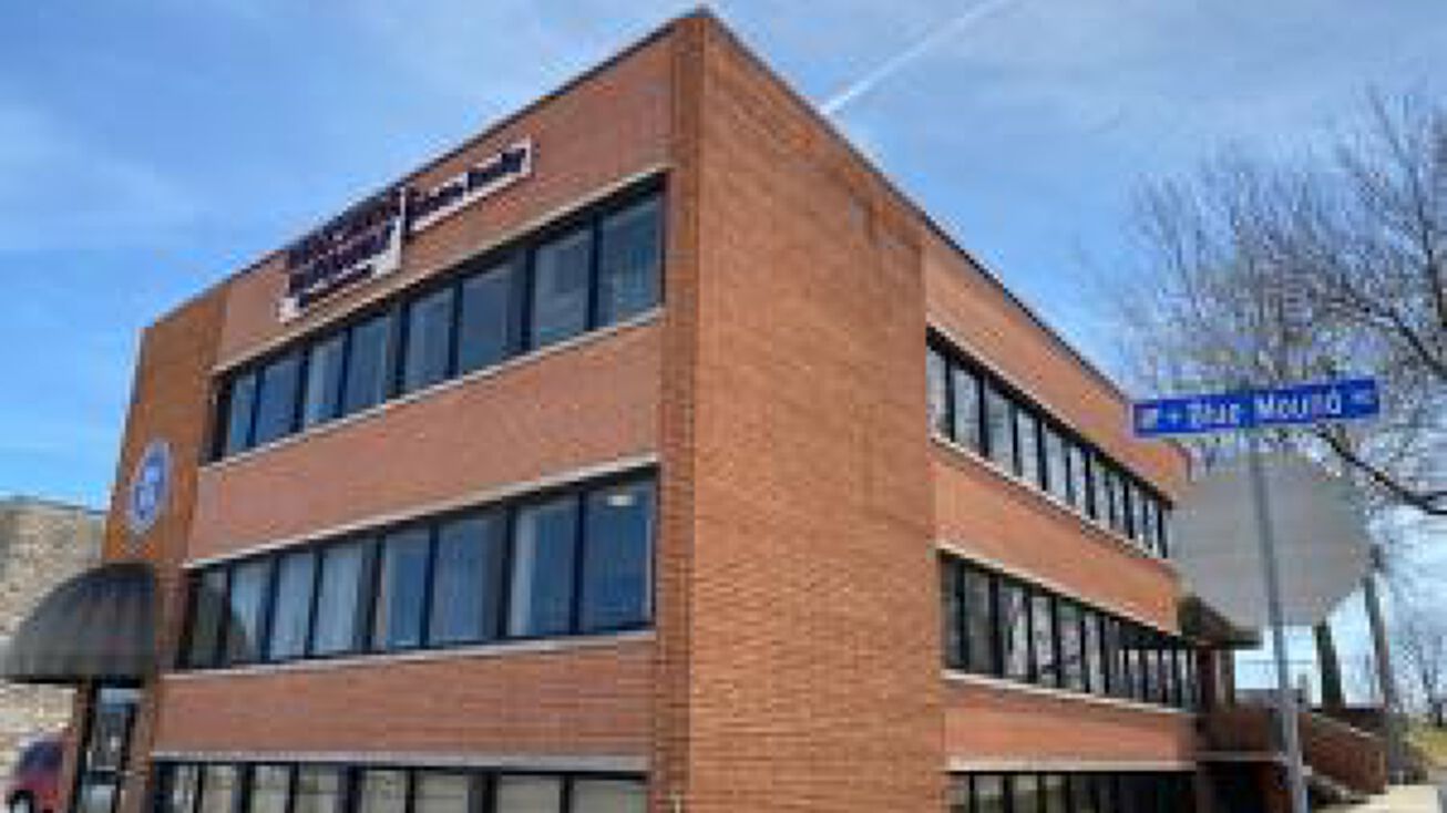 11225 W Bluemound Rd, Wauwatosa, WI 53226