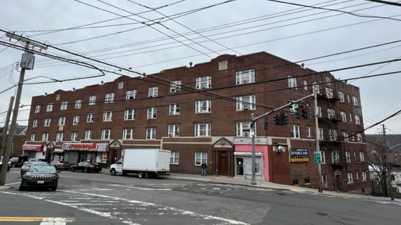 369 Warburton Ave, Yonkers, NY 10701